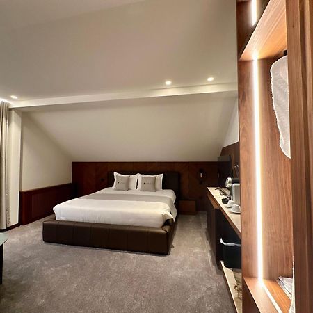 Hotel Restaurant & Spa Les Planets 莱斯拉塞斯 外观 照片
