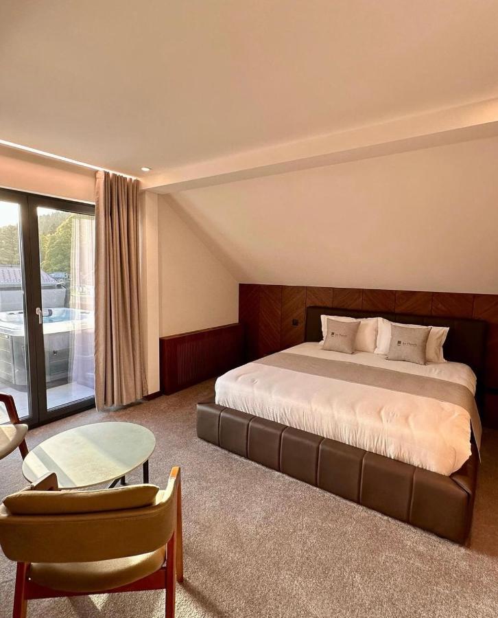 Hotel Restaurant & Spa Les Planets 莱斯拉塞斯 外观 照片