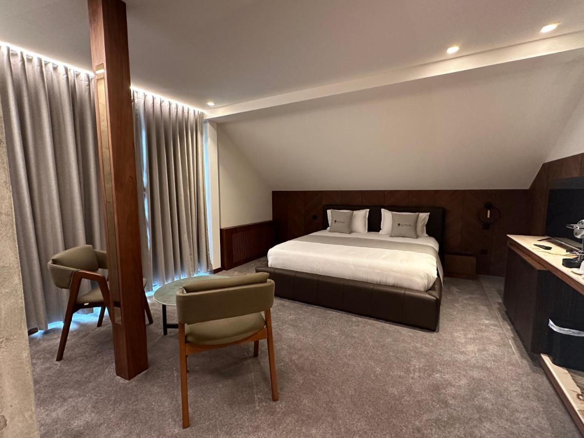 Hotel Restaurant & Spa Les Planets 莱斯拉塞斯 外观 照片