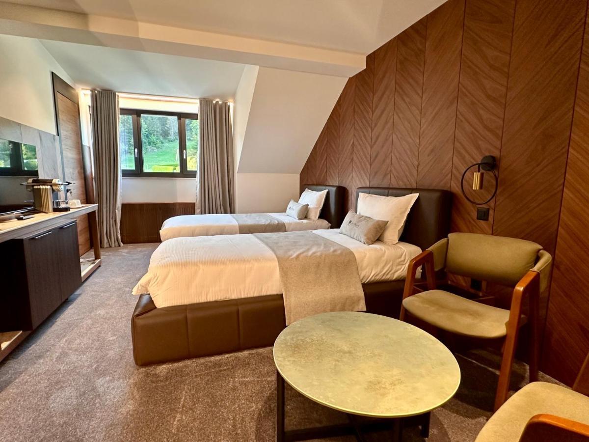 Hotel Restaurant & Spa Les Planets 莱斯拉塞斯 外观 照片