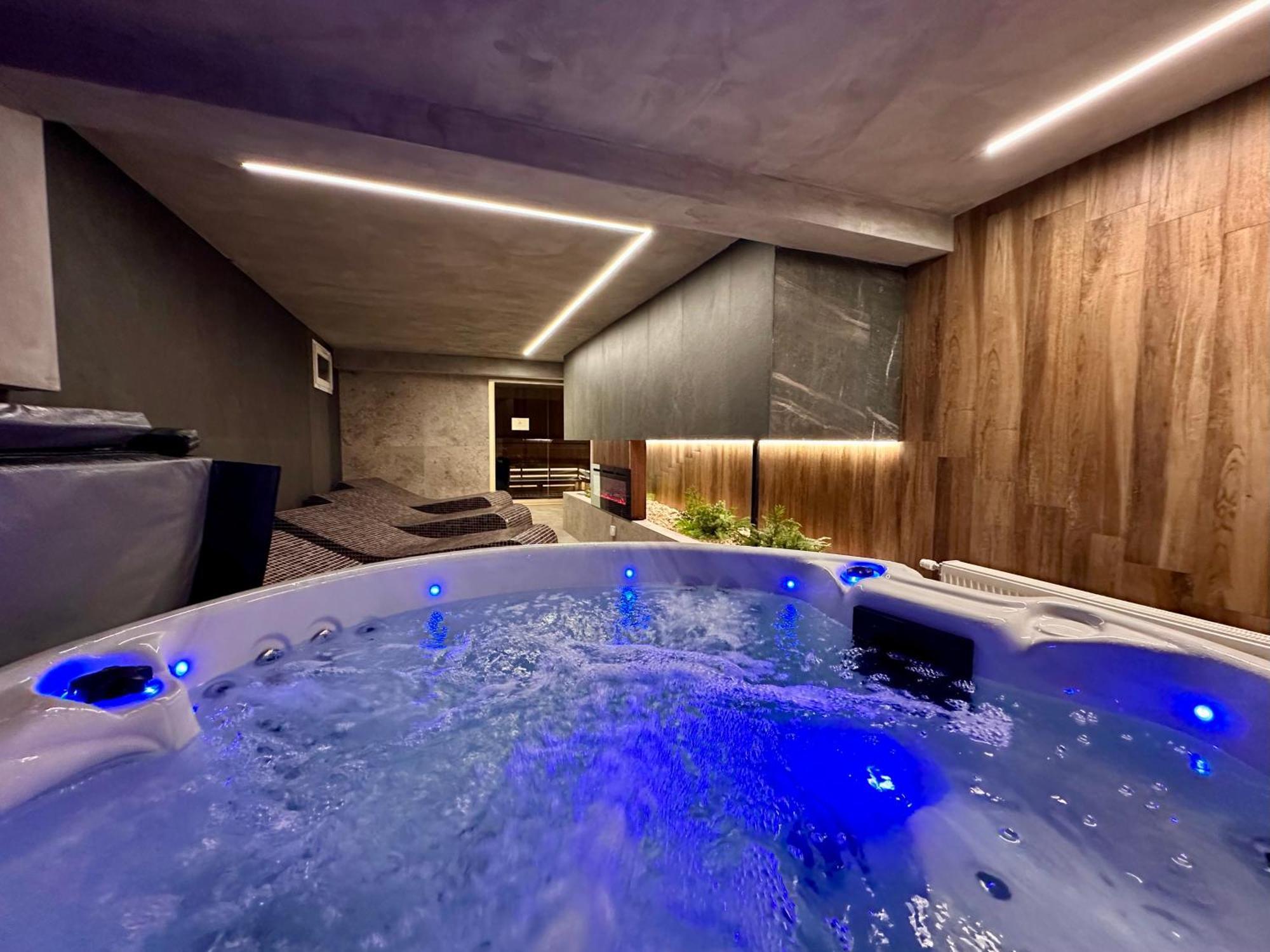 Hotel Restaurant & Spa Les Planets 莱斯拉塞斯 外观 照片