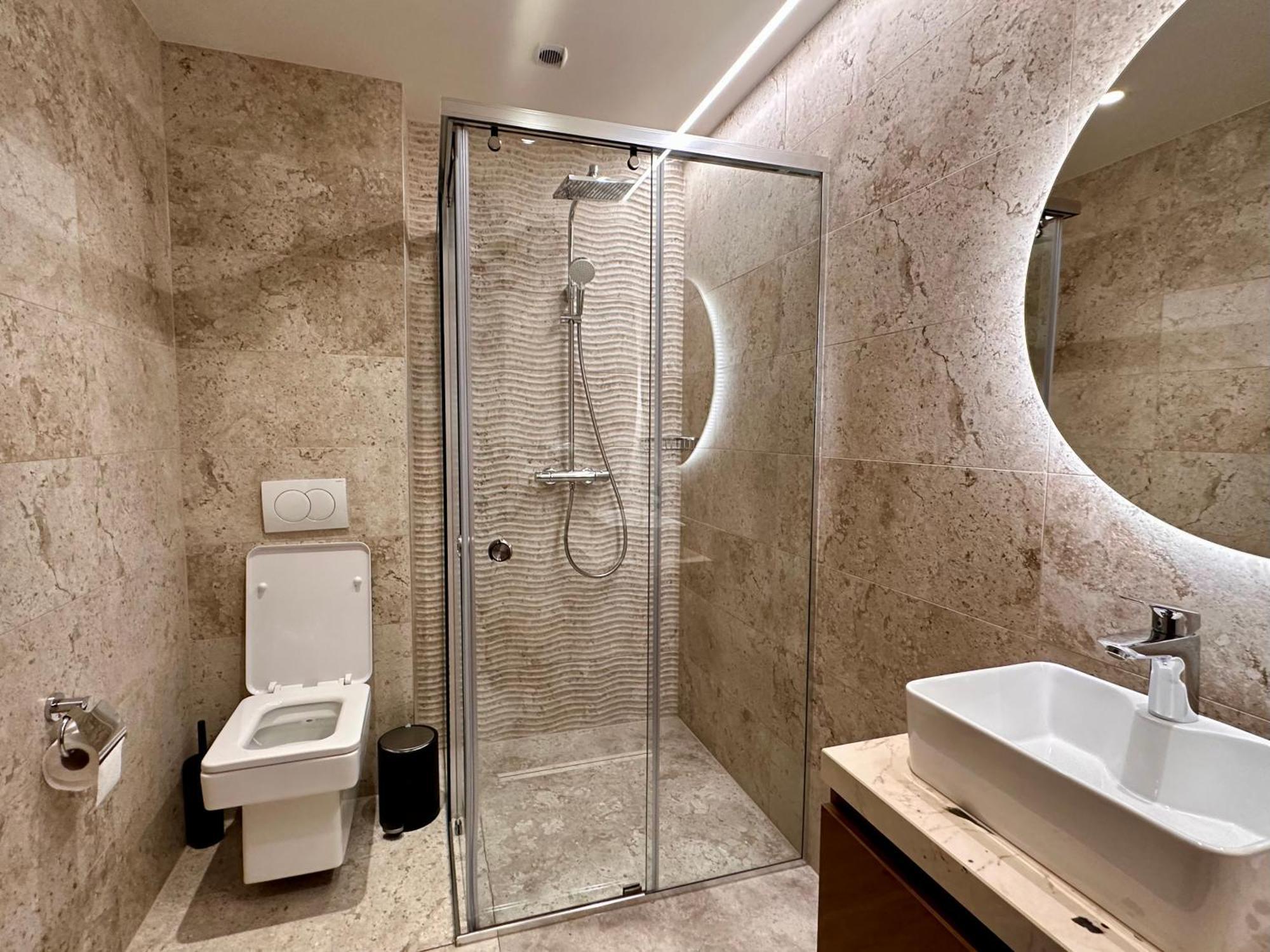 Hotel Restaurant & Spa Les Planets 莱斯拉塞斯 外观 照片