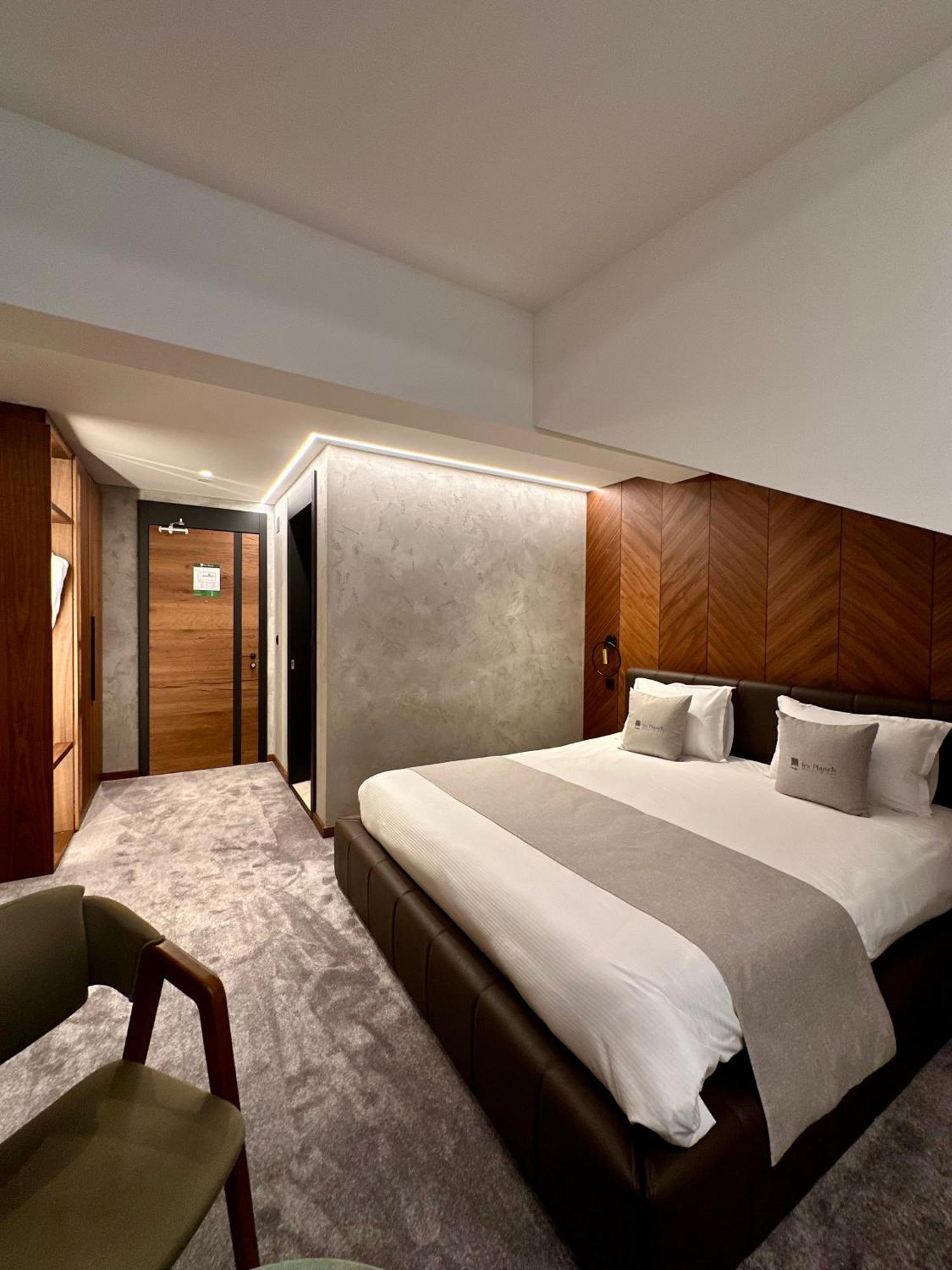 Hotel Restaurant & Spa Les Planets 莱斯拉塞斯 外观 照片