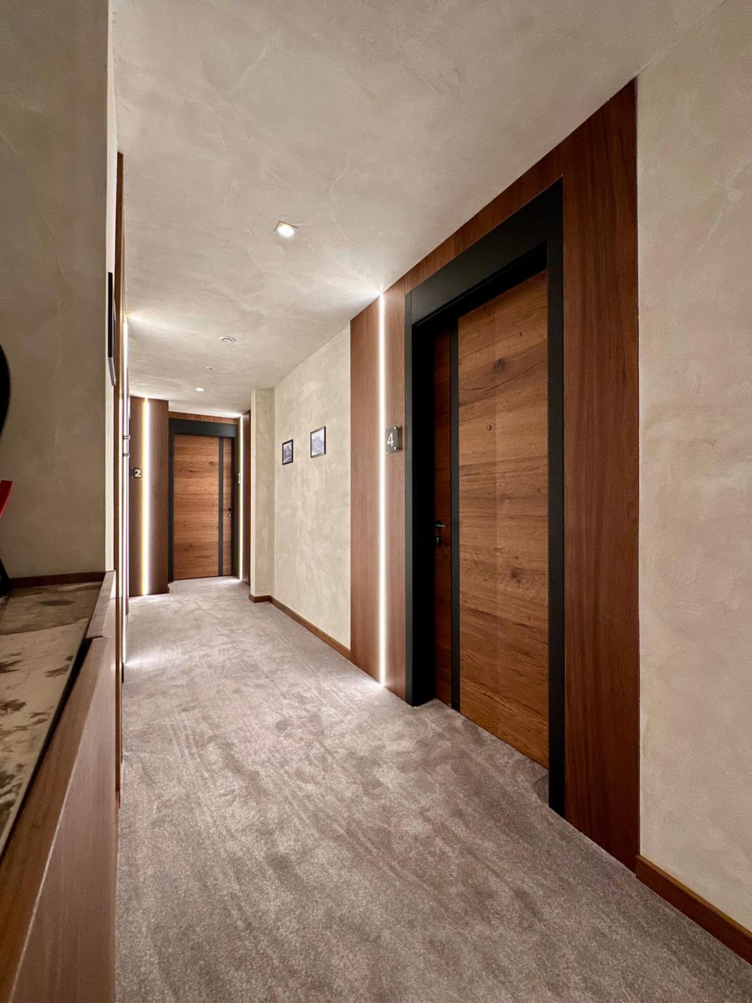 Hotel Restaurant & Spa Les Planets 莱斯拉塞斯 外观 照片